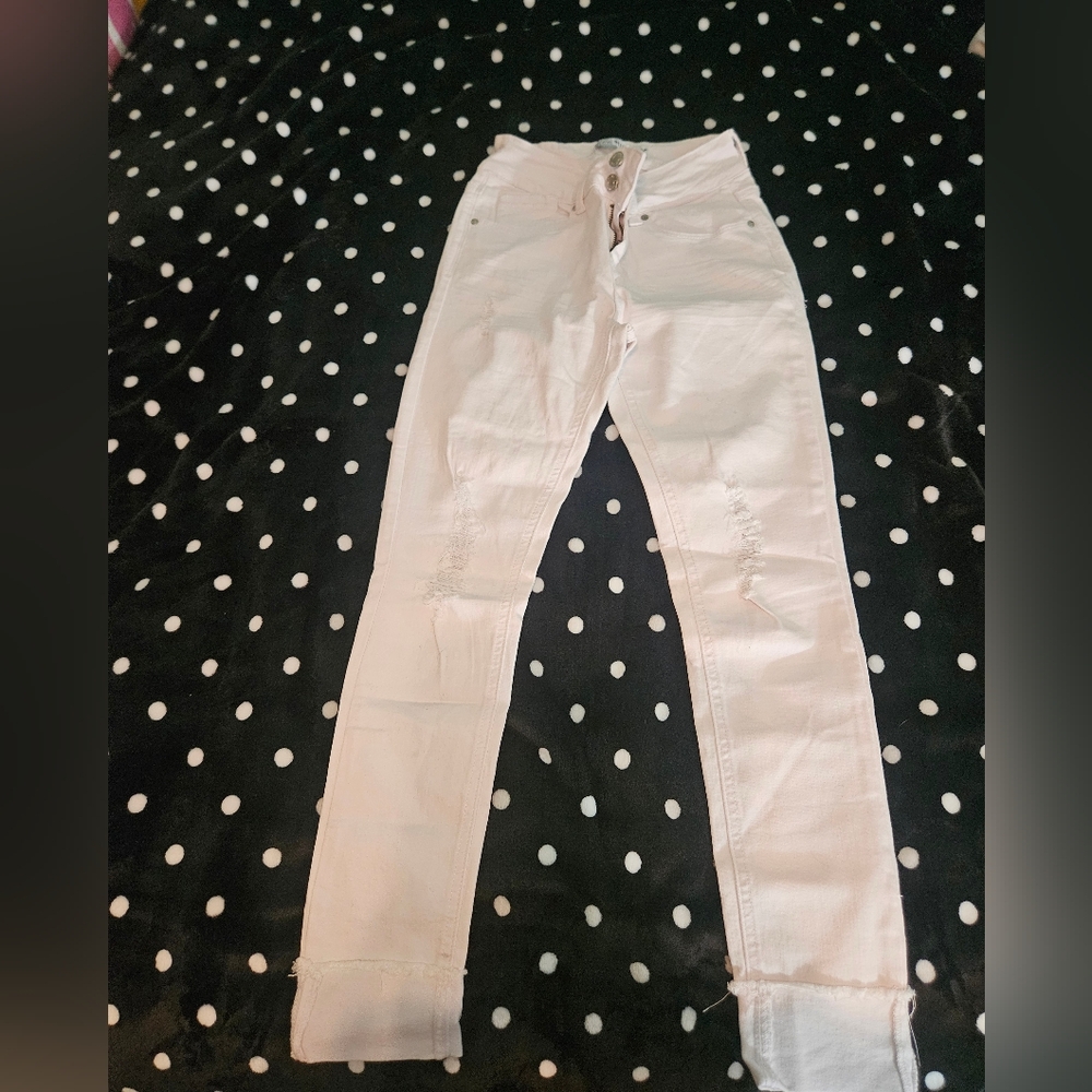 Blue Savy 3/26, 2 button white pants